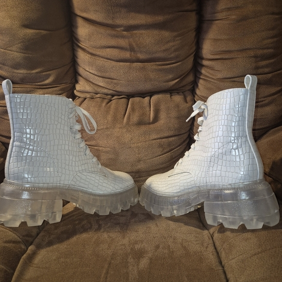 805 🦃🎄katy perry white combat boots - Picture 4 of 7